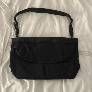XL black lululemon messenger bag